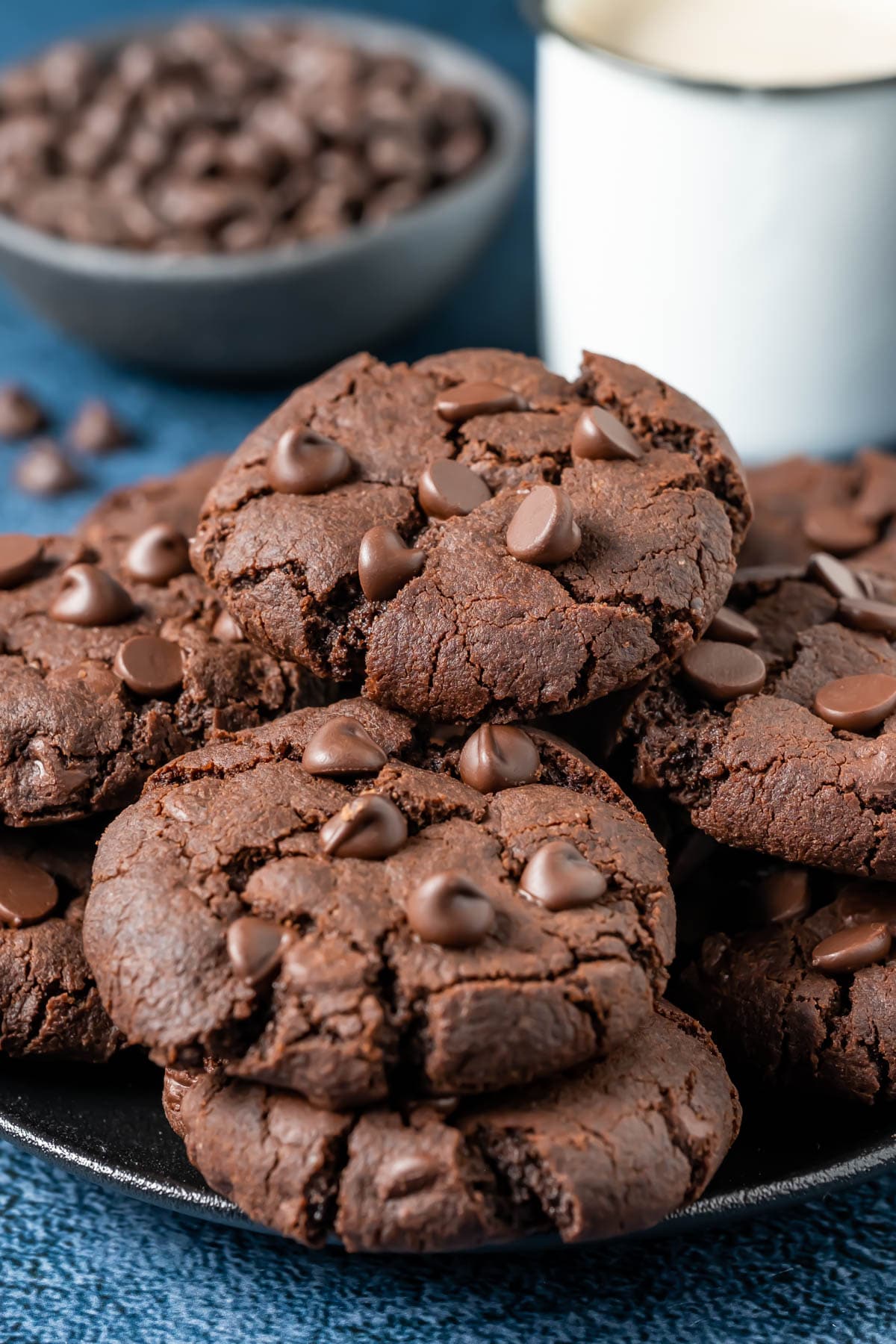 Vegan chocolate cookies on a black plate.